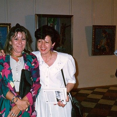 1990. Con la pintora María Teresa García López